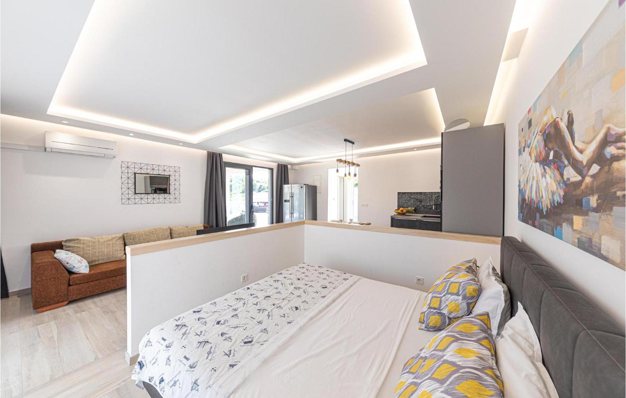 5 Bedroom Cozy Home In Okrug Donji Donji Okrug  Екстер'єр фото